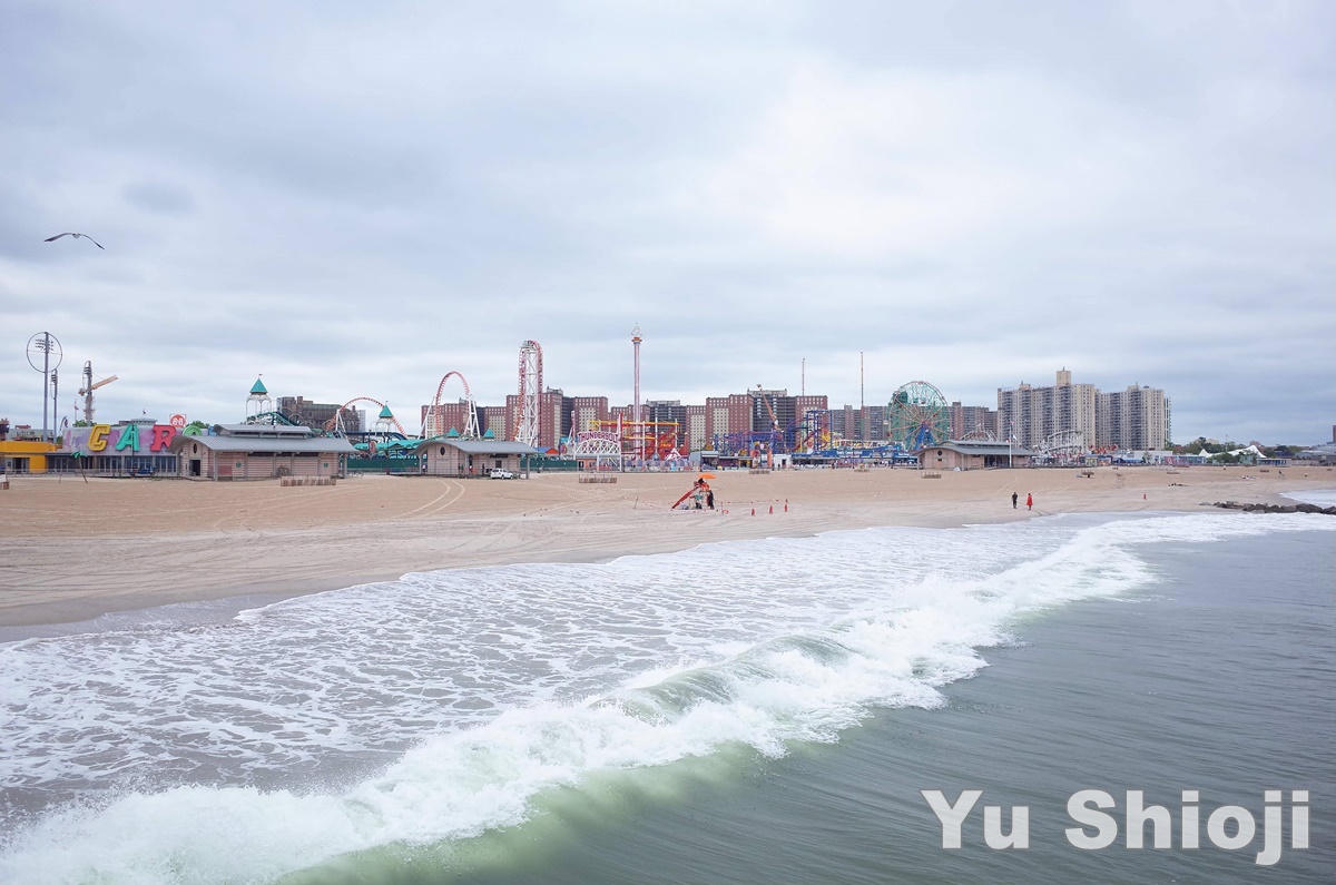 Coney Islandのビーチと遊園地